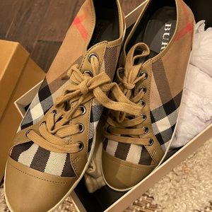 Burberry sneakers size 38  never worn outdoors
